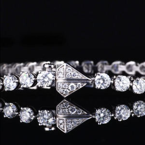 กำไลข้อมือเพชรทรงเรเดียนท์คัท ทองคำขาว 14K แท้ แบบยูนิเซ็กซ์  ฝังแบบกรงเล็บ สไตล์ฮิปฮอป รับรองโดย IGI AMBER JEWELS - Product Image 1