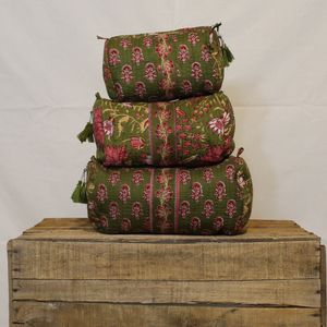 Étui zippé en coton matelassé réversible et écologique pour sac, lot de 3 pochettes cosmétiques portables florales faites à la main pour le voyage - Product Image 3