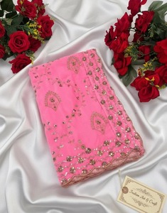 Superbe dupatta de mariée rose en velours avec broderie florale dorée Zari sur toute la surface, châle de mariage exquis - Product Image 1