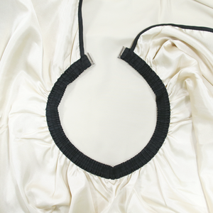 Cape de Barbier Antistatique et Antiadhésive avec Logo Personnalisé, Imperméable, Fermeture Ajustable Col Rond, Qualité Soie Imitée, pour Salon de Coiffure - Product Image 6