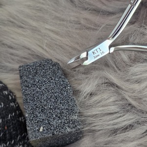 Kit professionnel de soins des ongles en acier carbone, ensemble de manucure et pédicure, coupe-cuticules, outils de toilettage portables - Product Image 1