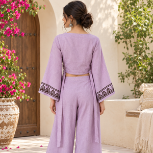 Top cruzado de lavanda con cuello en V y manga larga, estilo bohemio, con bordes estampados, tirantes ajustables, ideal para el verano. | Diario - Product Image 3