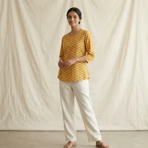 Kurta courte en coton imprimé bleu et jaune pour femme, col rond, manches trois quarts, détail de nouage latéral, coupe ample, décontractée, pour tous les jours - Product Image 5