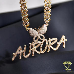 จี้เพชรโมอิสซาไนต์หรูหรา AURORA สลักชื่อได้ พร้อมจี้รูปผีเสื้อ และสร้อยคอแบบ Iced Out ดีไซน์หรูหราทันสมัย - Product Image 3