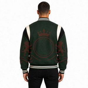 Chaqueta Urbana Verde Oscuro con Letras Negras, Costuras Premium, Tela Suave, Ajuste Cómodo, Ropa Moderna para el Día a Día - Product Image 4