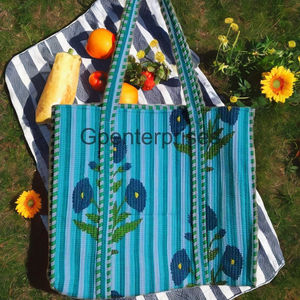 Venta al por mayor bolso de algodón hecho a mano con diseño floral bordado acolchado bloque de mano impreso bolsos de hombro de compras para las mujeres - Product Image 1
