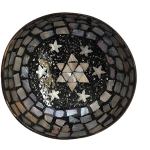 Tazón de cáscara de coco con líneas artísticas talladas, superficie ecológica con acabado pulido para cocinas - Product Image 1