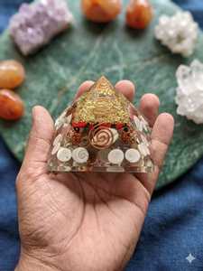 Pyramide d'orgone en cristal faite à la main, sculpture de yantra sculptée en pierre précieuse, décoration porte-bonheur, cadeau - Product Image 6