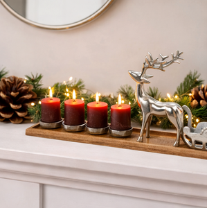 Porte-bougie de luxe en aluminium argenté en forme de renne avec traîneau sur plateau en bois de mangue à 4 emplacements, décoration festive pour centre de table de l'Avent - Product Image 3