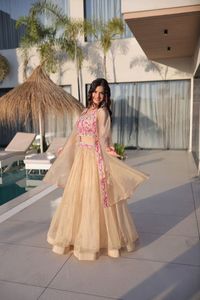 Lehenga prêt-à-porter entièrement brodé de perles, avec shrug et blouse cousus, prêt à porter pour les occasions spéciales. - Product Image 3