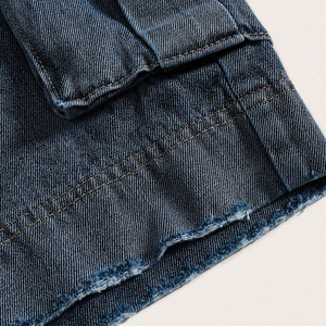 Pantalones cortos de mezclilla vintage para hombre, corte relajado, con bolsillos grandes con solapa, estilo urbano - Product Image 2