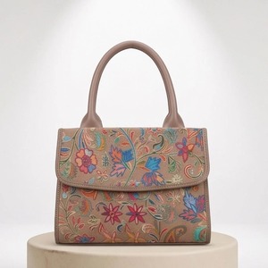 Bolso de mano con bordado Crewel de Cachemira — Taupe Multicolor Botánico - Product Image 2