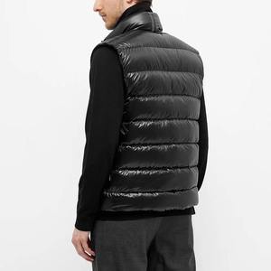 Gilets d'hiver pour hommes en polyester personnalisés avec logo, poids lourd, chauds, sans manches, en tissu brillant - Product Image 3