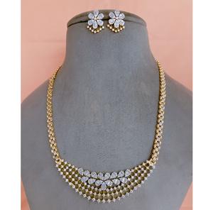 ชุดสร้อยคอพร้อมต่างหูทองเหลืองชุบทองประดับเพชรซิร์คอน ดีไซน์สวยงาม คุณภาพพรีเมียม เหมาะสำหรับงานหมั้น งานแต่งงาน หรือเป็นของขวัญสำหรับผู้หญิง - Product Image 1