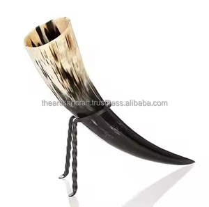 Grande corne à boire Viking avec support en fer forgé Tasse à bière de style nordique fabriquée à la main Idéal pour la décoration médiévale - Product Image 1