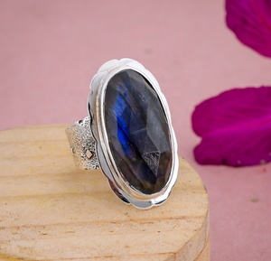 Bague Statement Ovale Grande en Labradorite Naturelle avec Sertissage en Argent Sterling 925, Style Bohème, pour Femme - Product Image 2