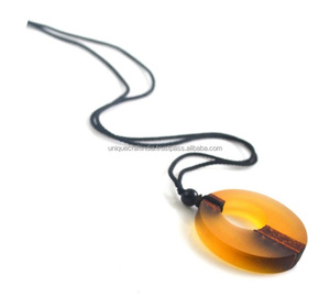 ทำด้วยมือที่มีคุณภาพสูงเรซิ่นและสร้อยคอจี้ไม้โดยงานฝีมือที่ไม่ซ้ำกันสไตล์อินเดียรักสำหรับกลับไปโรงเรียนและของขวัญให้ - Product Image 4