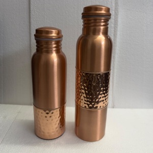 Juego de Botellas de Cobre de Lujo al por Mayor, Recipientes de Cobre Texturizados con Banda Martillada, Frascos Metálicos Reutilizables Ecológicos con Logotipo Personalizado - Product Image 1