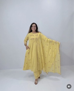 Conjunto de Kurta Elegante de 2 Piezas para Mujer, en Algodón Amarillo Tejido con Bordado, Corte Holgado, con Pantalones y Dupatta, para Uso Diario en Todas las Temporadas - Product Image 3