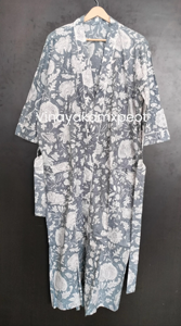 Kimono de Algodón Índigo con Estampado Floral Hecho a Mano, Elegante Kaftán Largo con Estampado Flocado, Prenda Casual de Verano para Mujer, Versátil y Sostenible - Product Image 4