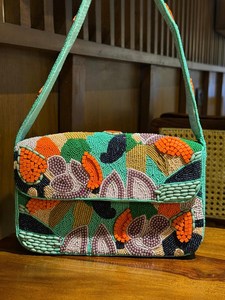กระเป๋าถือทรงสี่เหลี่ยมประดับลูกปัดลายดอกไม้ งานฝีมือปักลายผ้า - Product Image 3