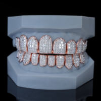 Juego de Grillz de Oro Rosa con Diamantes Incrustados |   Grill dental personalizado con corte princesa para dientes superiores e inferiores