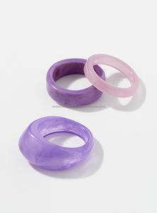 Vente en gros personnalisée de meilleure qualité fabriquée à la main de haute qualité belle bague en résine de mode colorée polie pour les femmes de l'Inde - Product Image 2