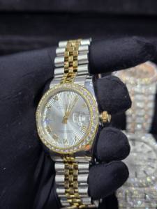 Montre automatique de luxe pour femme avec cadran analogique personnalisé de 36 mm, bracelet en acier inoxydable et boîtier en moissanite - Product Image 4