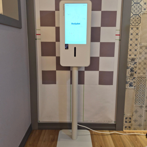 เครื่องวิเคราะห์ร่างกายอัจฉริยะ Bodydot BDF1000 พร้อมระบบ AI ตรวจสอบสุขภาพ โครงอะลูมิเนียมอัลลอยด์ที่ยืดหยุ่น ไม่สามารถพับได้ ติดตามร่างกายแบบเต็มรูปแบบ - Product Image 1