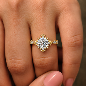 Bagues de mariage vintage en or massif 14 carats avec diamants de laboratoire ronds brillants à motif floral, 1,05 carat au total, certifiés IGI DEF VVS, vente en gros - Product Image 2