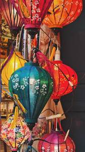 Linterna de Bambú Hecha a Mano en Vietnam, Decoración Colgante para Restaurantes, Fiestas y Bodas, Cubierta de Tela de Seda, Colorida, Venta al Por Mayor para Exportación - Product Image 1