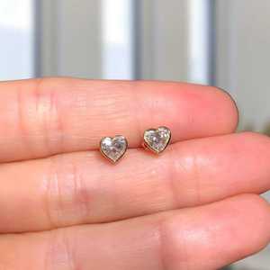 Pendientes de plata de ley 925 con moissanita talla corazón, VVS, engaste de bisel, cierre de rosca, para mujer, regalo - Product Image 5