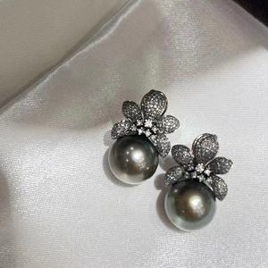 Vente en gros directe du fabricant, boucles d'oreilles en perles naturelles rondes vertes paon de 11 à 12 mm, presque parfaites, dans un coffret cadeau, cadeau idéal - Product Image 3