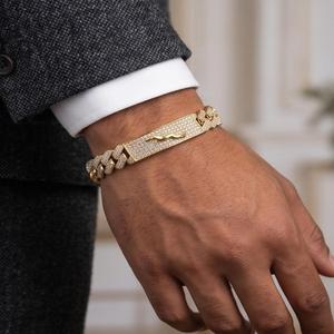 Bracelet pour homme DIVYORO plaqué or, maillons cubains pavés, avec accent panthère - Product Image 4