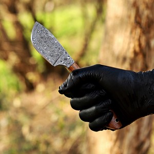 มีดเหล็กดามัสกัสทำมือ ใบมีดแบบ Fixed Blade พร้อมปลอกหนัง EDC ด้ามจับไม้พะยูง สำหรับล่าสัตว์ ปอกหนัง ตั้งแคมป์  รับผลิตตามแบบ OEM/ODM - Product Image 4