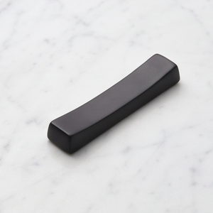 Reposacucharas de cerámica negra sólida, soporte curvo para utensilios de cocina, para uso en la cocina, el hogar y la mesa. - Product Image 1