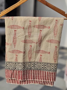 Paréo en coton imprimé à la main motif poisson rouge beige, paréo de plage imprimé à la main motif poisson rouge beige - Product Image 2