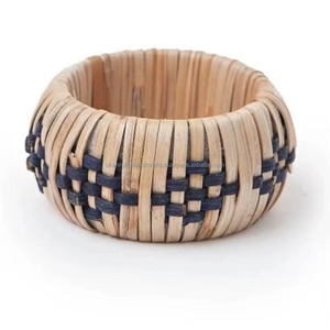 Ronds de serviette en bois les plus vendus avec finition classique pour la mise en table et une ambiance festive à table, disponibles au meilleur prix - Product Image 5