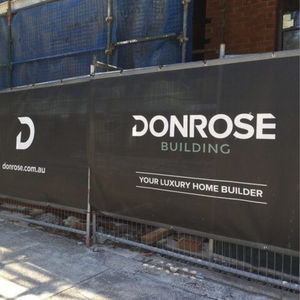 Malla de valla personalizada duradera para publicidad exterior, branding de eventos deportivos y envoltura de vallas – Impresión en Vietnam - Product Image 6