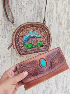 Bolso Bandolera de Cuero Genuino para Mujer con Bordado Artístico de Paisajes, Estilo Bohemio, Cierre de Cremallera, Correa Única, Uso Diario - Product Image 1