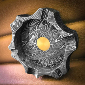 Cendrier moderne en acier de Damas, motif élégant, cendrier en métal durable, accessoire de fumeur pour la décoration de table - Product Image 1