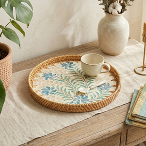 Bandeja Redonda Tejida de Ratán con Base de Incrustaciones de Madreperla Floral Azul, Bandeja Decorativa con Mosaico de Conchas para Mesa de Centro y Decoración del Hogar - Product Image 3