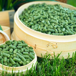 Granulés d'alfalfa en gros pour l'alimentation animale : manipulation facile et nutrition riche en fibres pour l'alimentation régulière du bétail - Product Image 1