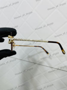 Gafas de sol cuadradas de lujo estilo hip hop unisex con montura sin borde, detalles de diamantes y moissanita en plata 925. - Product Image 4