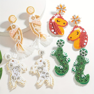 Pendientes Colgantes Bohemios Multicolor para Mujer, Hechos a Mano con Cuentas de Semillas y Diseños de Borlas con Motivos Animales por MD HANDICRAFTS - Product Image 1