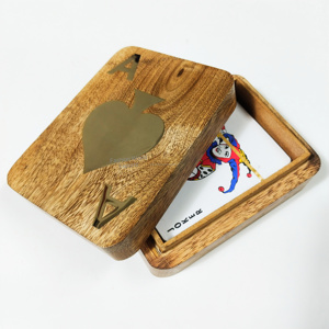 Elegante Caja de Cartas de Juego de Madera Hecha a Mano con Detalles de Latón de Lujo para una Experiencia de Juego Mejorada - Product Image 2