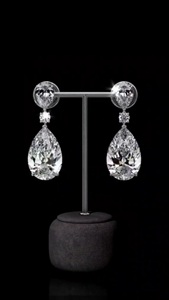 Boucles d'oreilles en or blanc avec diamant synthétique de laboratoire de luxe taille poire 5 carats - Product Image 4