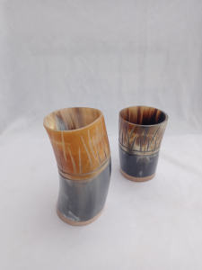 Chope à bière en corne de buffle naturelle sculptée à la main, effet flamme, artisanat ancien, idéale pour les Vikings - Product Image 4