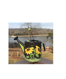 Bidon d'eau galvanisé imprimé floral en émail à collectionner avec une texture rustique pour les amateurs de plantes et les décorateurs d'intérieur - Product Image 6