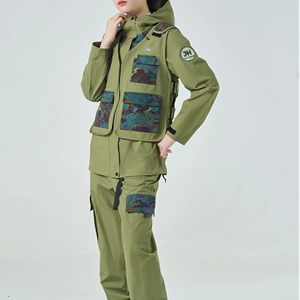 Nouvelle veste Softshell Varsity 2026 personnalisée imperméable coupe-vent pour femme, veste d'entraînement zippée en tricot, fabriquée au Pakistan pour femme - Product Image 3